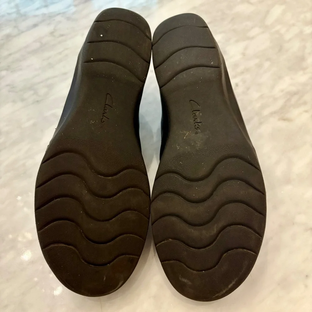 Clarks Carleigh Pearl Strapped Slip-On Shoes in Black Leather Sz‎ 8.5